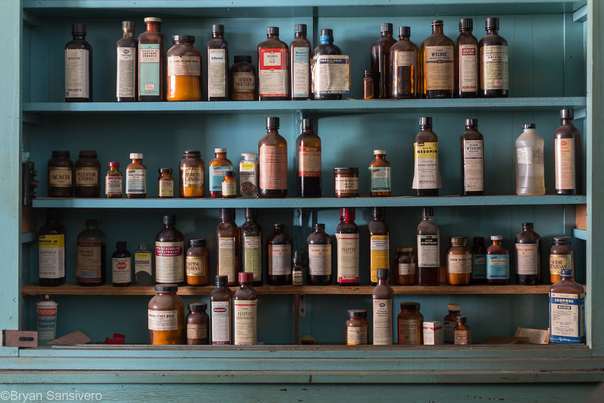 This Abandoned Pharmacy Is A 1950's Time Capsule. Prescription Drugs Left Behind!