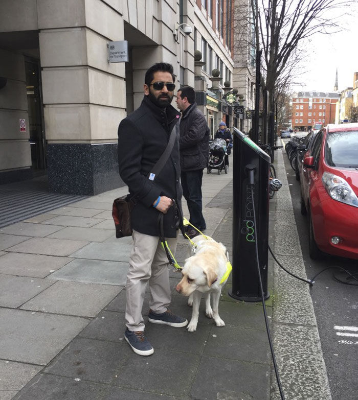 Blind Man Left In 'Tears' After Nobody Gave Up Their Seat For Him And His Guide Dog On The Train Blind Man Left In 'Tears' After Nobody Gave Up Their Seat For Him And His Guide Dog On The Train