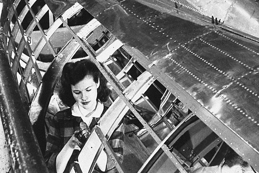 17 Rare Pics Reveal A Fake Rooftop Town Built To Hide Boeing’s Factory From Japanese Air Strikes 17 Rare Pics Reveal A Fake Rooftop Town Built To Hide Boeing’s Factory From Japanese Air Strikes