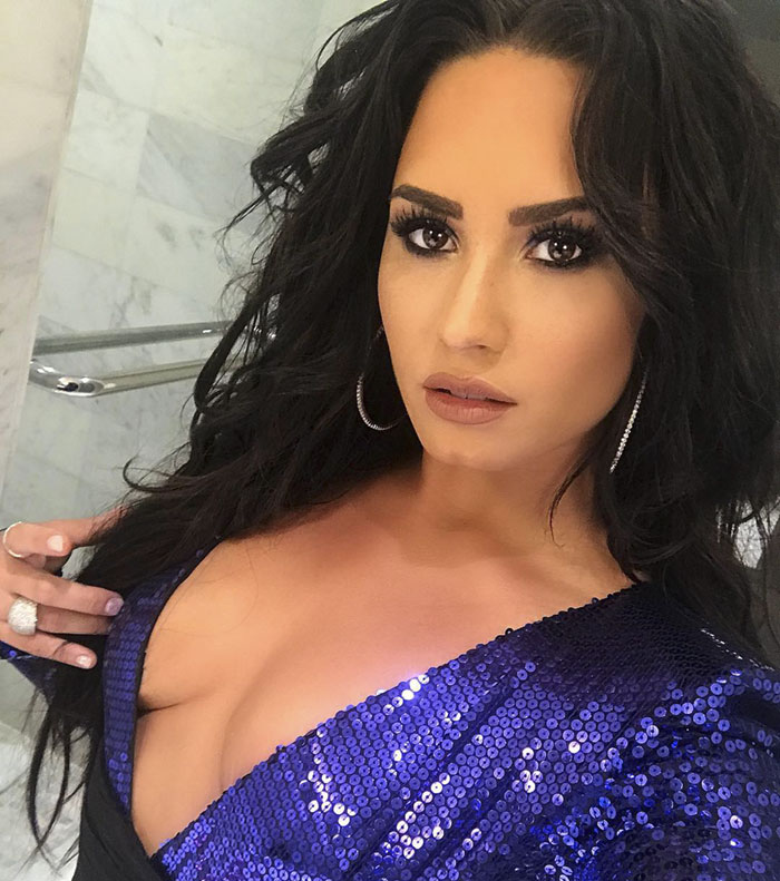 Demi Lovato Removes All Her Makeup In Video, And The Result Speaks For Itself Demi Lovato Removes All Her Makeup In Video, And The Result Speaks For Itself