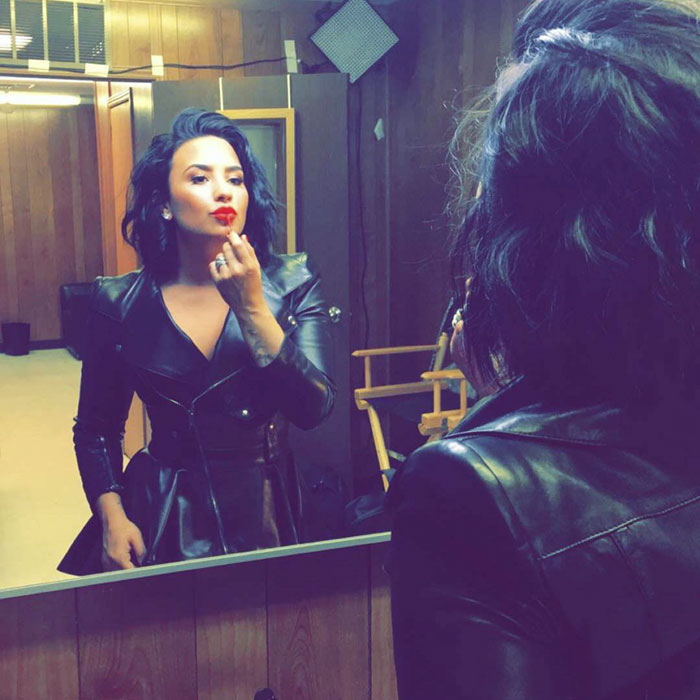 Demi Lovato Removes All Her Makeup In Video, And The Result Speaks For Itself Demi Lovato Removes All Her Makeup In Video, And The Result Speaks For Itself