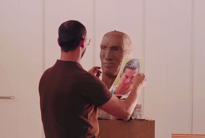 Internet Laughed At This Guy's First Attempt At Cristiano Ronaldo's Bust, So He Tries The Second Time Internet Laughed At This Guy's First Attempt At Cristiano Ronaldo's Bust, So He Tries The Second Time