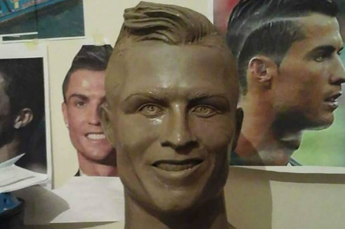 Internet Laughed At This Guy's First Attempt At Cristiano Ronaldo's Bust, So He Tries The Second Time Internet Laughed At This Guy's First Attempt At Cristiano Ronaldo's Bust, So He Tries The Second Time