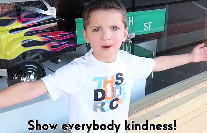 different-eyes-colors-cat-moon-boy-madden-friendship-18