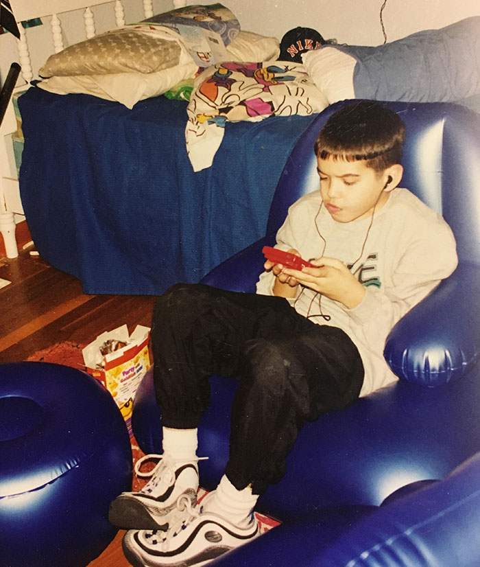 Bowl Cut✔️ Gameboy✔️ Inflatable Furniture ✔️ 90's Were Awesome