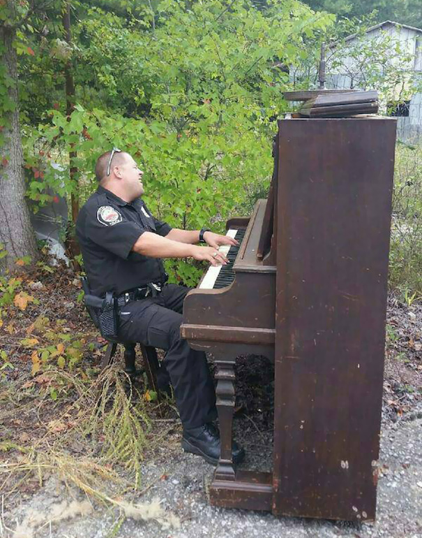 Officer Enjoys A Quick Intermezzo