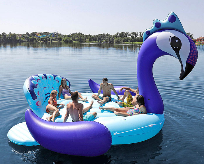 Fitting Up To Six People, These Giant Unicorn Floats Are Here To Change Your Summer Parties Fitting Up To Six People, These Giant Unicorn Floats Are Here To Change Your Summer Parties