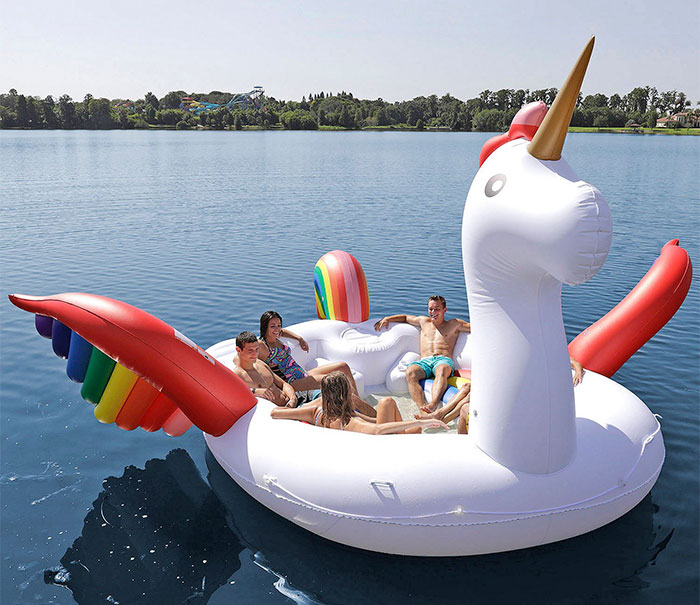 Fitting Up To Six People, These Giant Unicorn Floats Are Here To Change Your Summer Parties Fitting Up To Six People, These Giant Unicorn Floats Are Here To Change Your Summer Parties