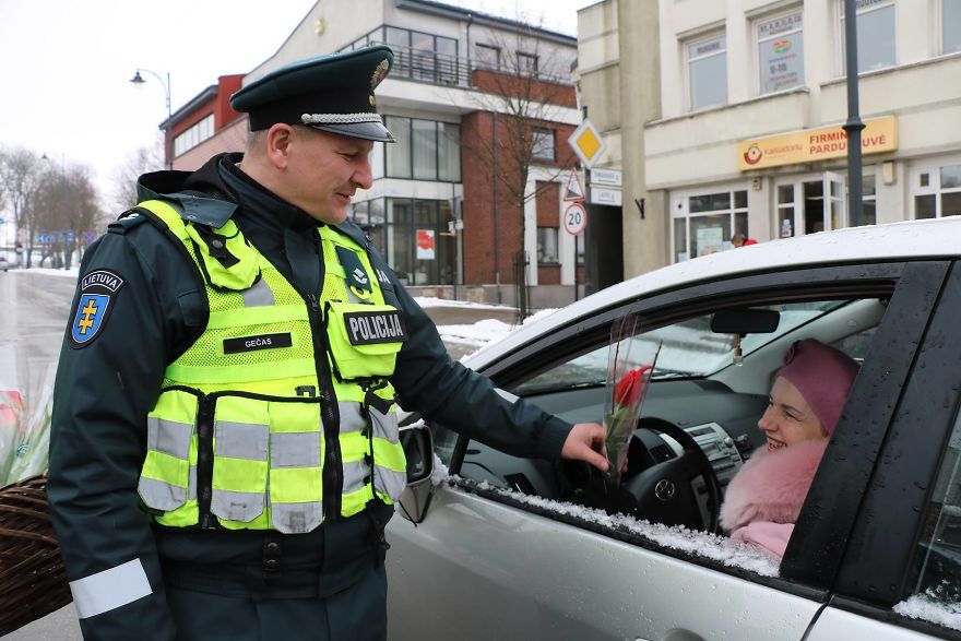 Here's What Lithuanian Police Officers Did On International Women’s Day, And Women's Reactions Say It All Here's What Lithuanian Police Officers Did On International Women’s Day, And Women's Reactions Say It All