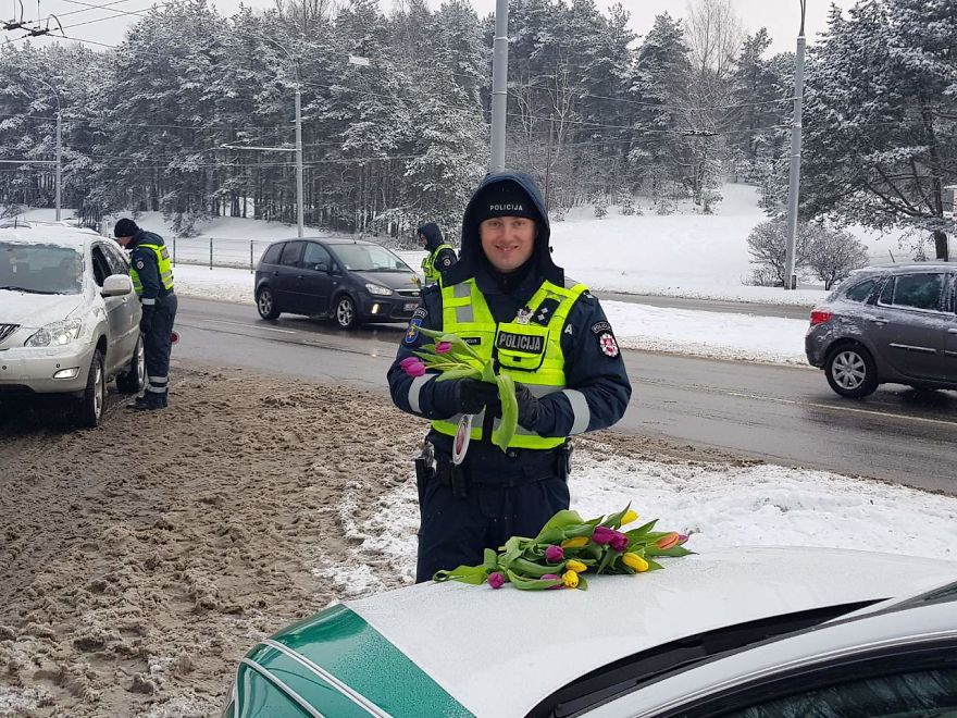 Here's What Lithuanian Police Officers Did On International Women’s Day, And Women's Reactions Say It All Here's What Lithuanian Police Officers Did On International Women’s Day, And Women's Reactions Say It All