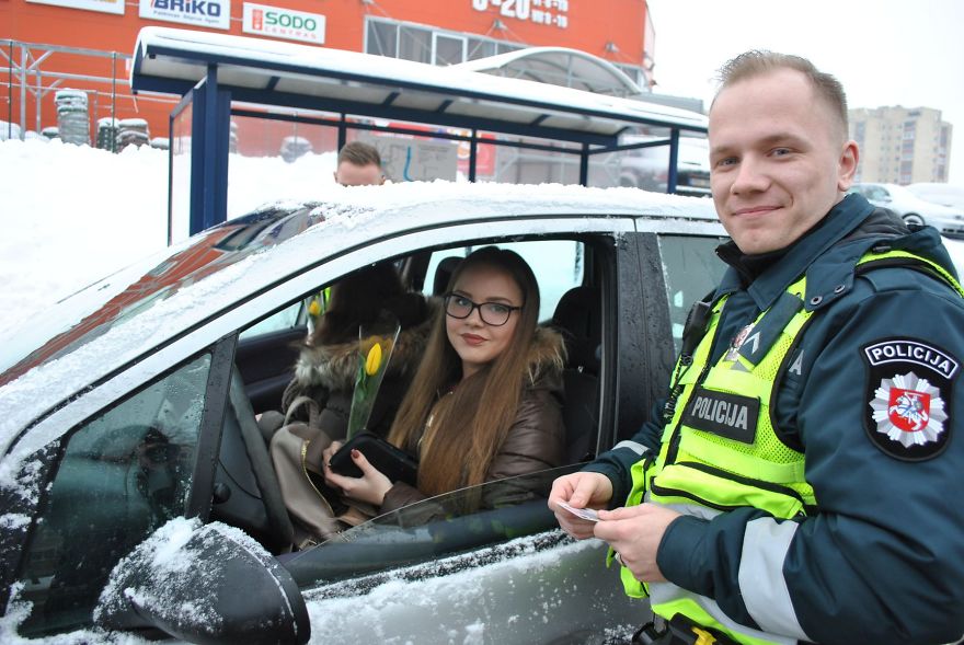 Here's What Lithuanian Police Officers Did On International Women’s Day, And Women's Reactions Say It All Here's What Lithuanian Police Officers Did On International Women’s Day, And Women's Reactions Say It All