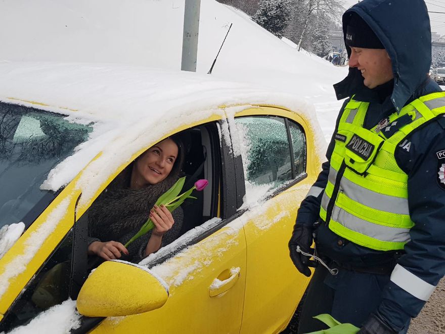 Here's What Lithuanian Police Officers Did On International Women’s Day, And Women's Reactions Say It All Here's What Lithuanian Police Officers Did On International Women’s Day, And Women's Reactions Say It All