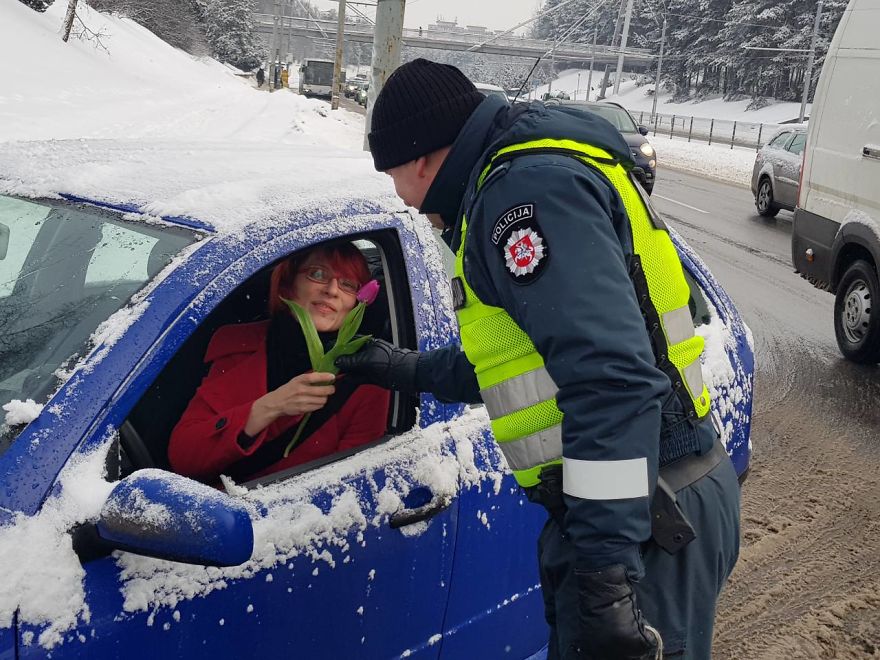 Here's What Lithuanian Police Officers Did On International Women’s Day, And Women's Reactions Say It All Here's What Lithuanian Police Officers Did On International Women’s Day, And Women's Reactions Say It All