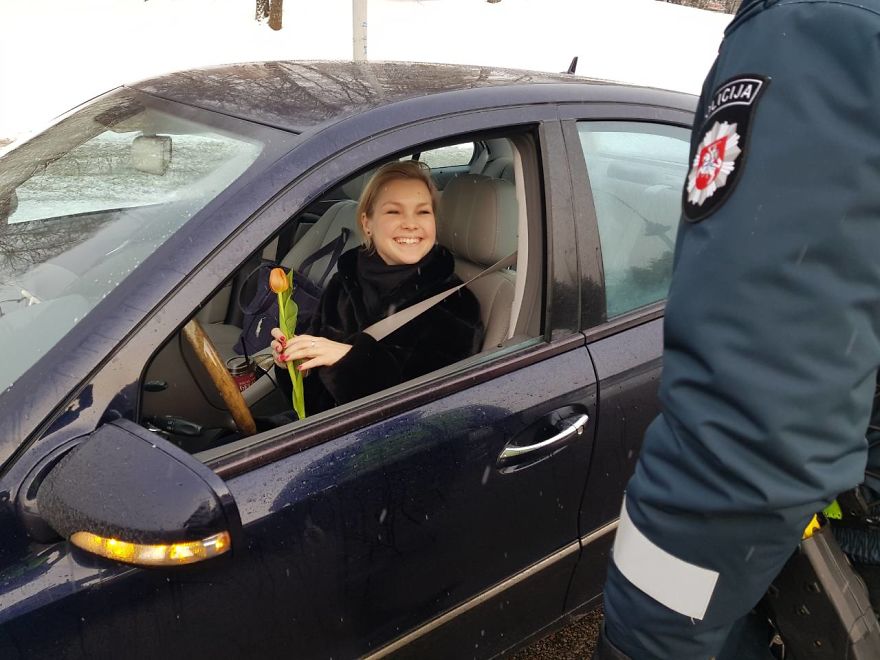 Here's What Lithuanian Police Officers Did On International Women’s Day, And Women's Reactions Say It All Here's What Lithuanian Police Officers Did On International Women’s Day, And Women's Reactions Say It All