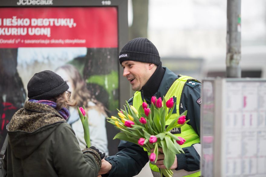 Here's What Lithuanian Police Officers Did On International Women’s Day, And Women's Reactions Say It All Here's What Lithuanian Police Officers Did On International Women’s Day, And Women's Reactions Say It All