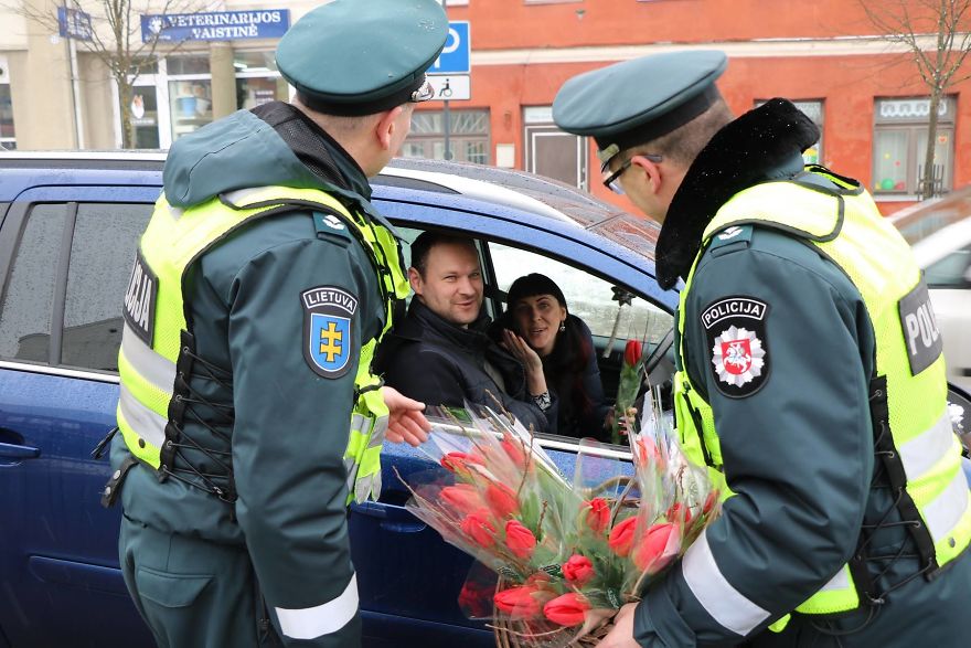 Here's What Lithuanian Police Officers Did On International Women’s Day, And Women's Reactions Say It All Here's What Lithuanian Police Officers Did On International Women’s Day, And Women's Reactions Say It All