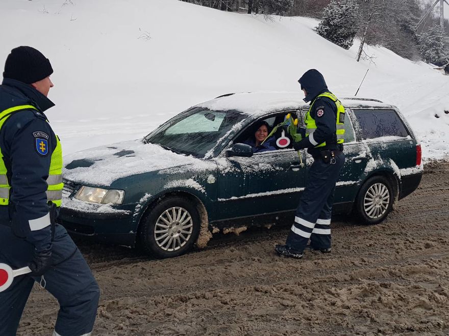 Here's What Lithuanian Police Officers Did On International Women’s Day, And Women's Reactions Say It All Here's What Lithuanian Police Officers Did On International Women’s Day, And Women's Reactions Say It All
