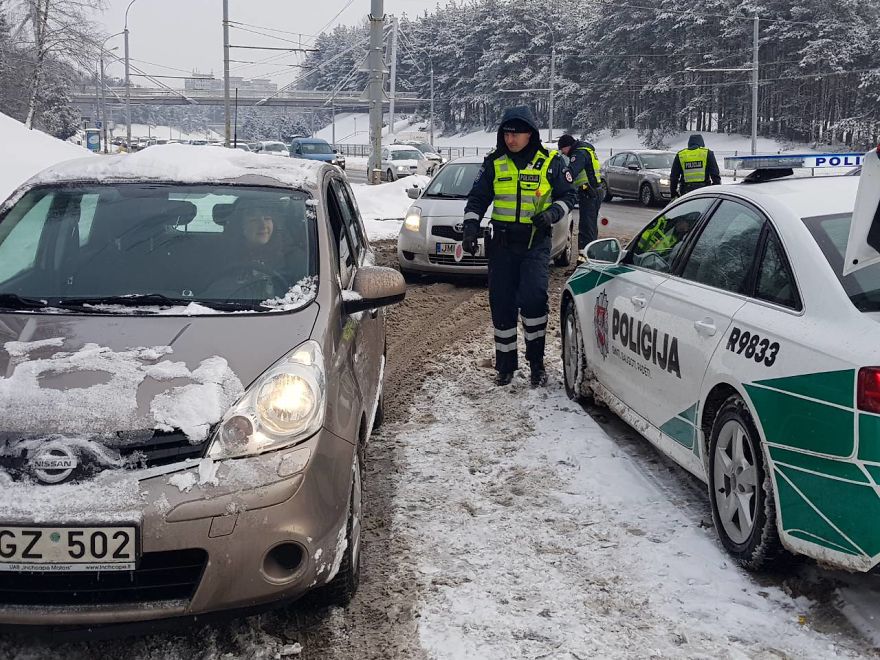 Here's What Lithuanian Police Officers Did On International Women’s Day, And Women's Reactions Say It All Here's What Lithuanian Police Officers Did On International Women’s Day, And Women's Reactions Say It All