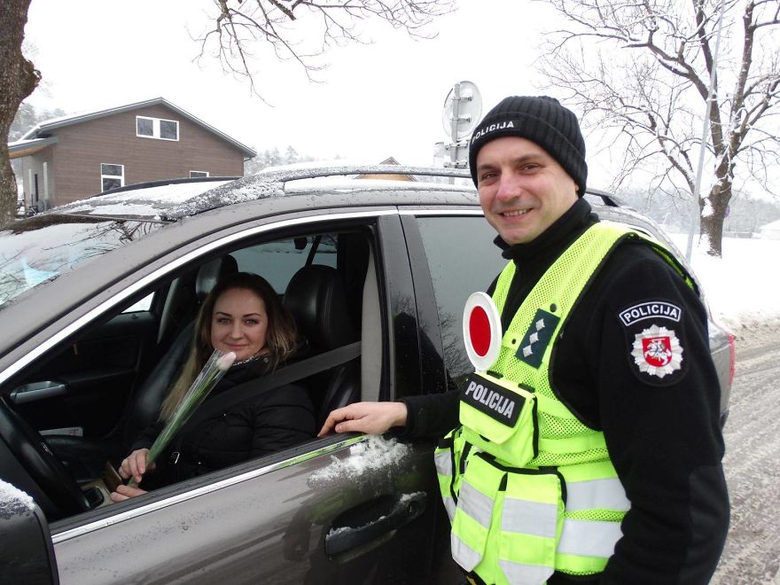 Here's What Lithuanian Police Officers Did On International Women’s Day, And Women's Reactions Say It All Here's What Lithuanian Police Officers Did On International Women’s Day, And Women's Reactions Say It All
