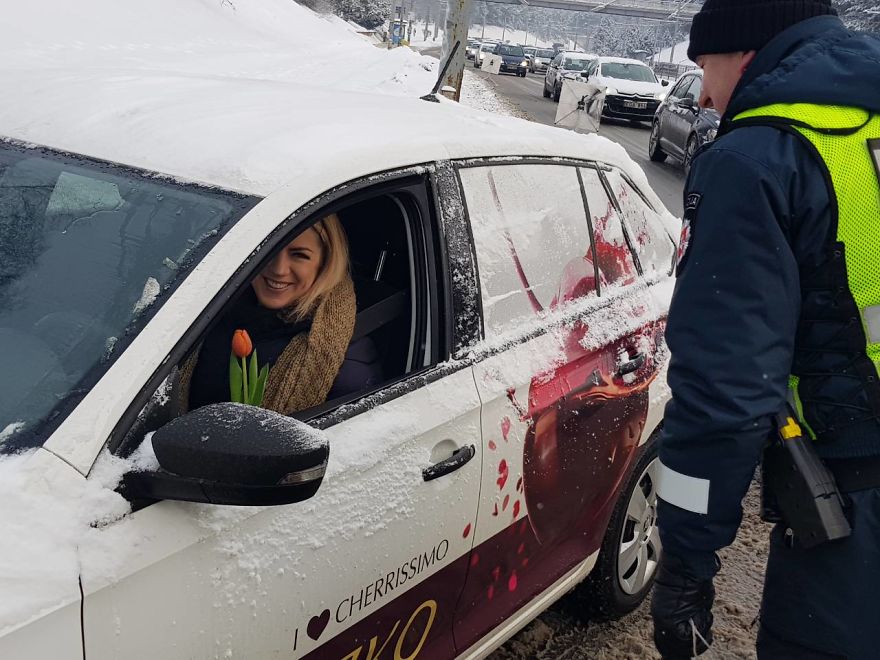 Here's What Lithuanian Police Officers Did On International Women’s Day, And Women's Reactions Say It All Here's What Lithuanian Police Officers Did On International Women’s Day, And Women's Reactions Say It All