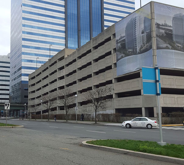 This Parking Deck Looks Like It Has Poor Anti-Aliasing