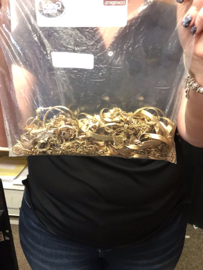 Pawnshop Employee Reveals The Rarest Items They Have Received Over The Years, And Some May Surprise You Pawnshop Employee Reveals The Rarest Items They Have Received Over The Years, And Some May Surprise You