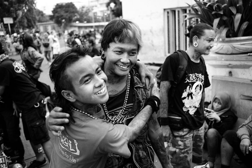 I Photographed Everyday Life Of Indonesian Street Punks I Photographed Everyday Life Of Indonesian Street Punks