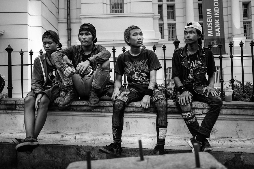 I Photographed Everyday Life Of Indonesian Street Punks