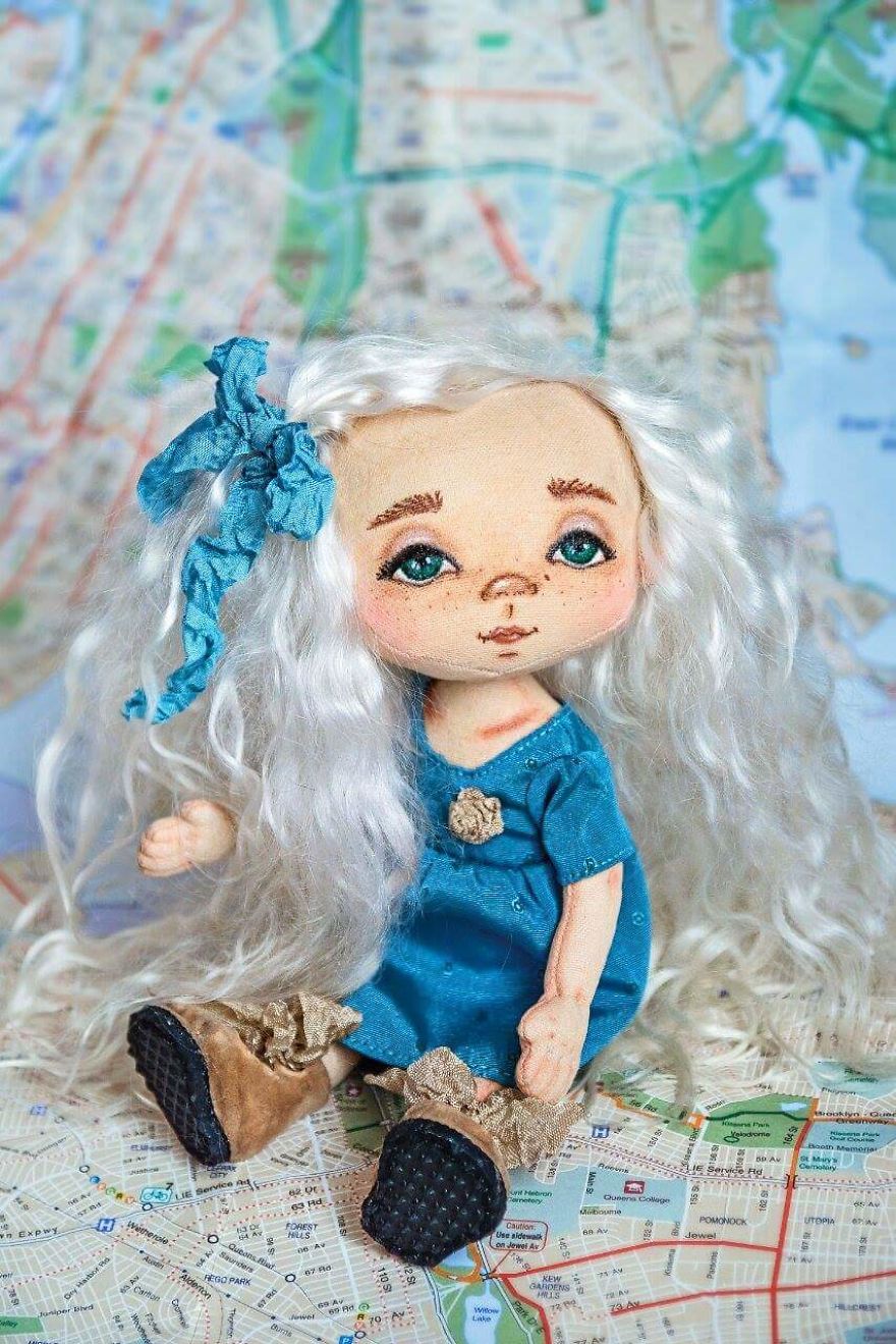 My Girlfriend Create Unique Dolls And She's Very Shy. I Told Her She's Wrong