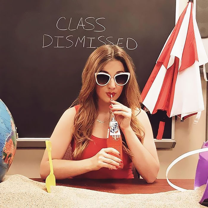 2nd Grade Students Cover Their Teacher's Dress In Drawings, And Her Story Takes Over The Internet