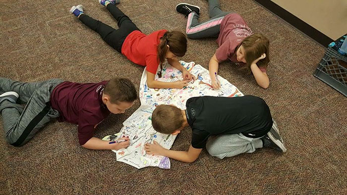 2nd Grade Students Cover Their Teacher's Dress In Drawings, And Her Story Takes Over The Internet 2nd Grade Students Cover Their Teacher's Dress In Drawings, And Her Story Takes Over The Internet