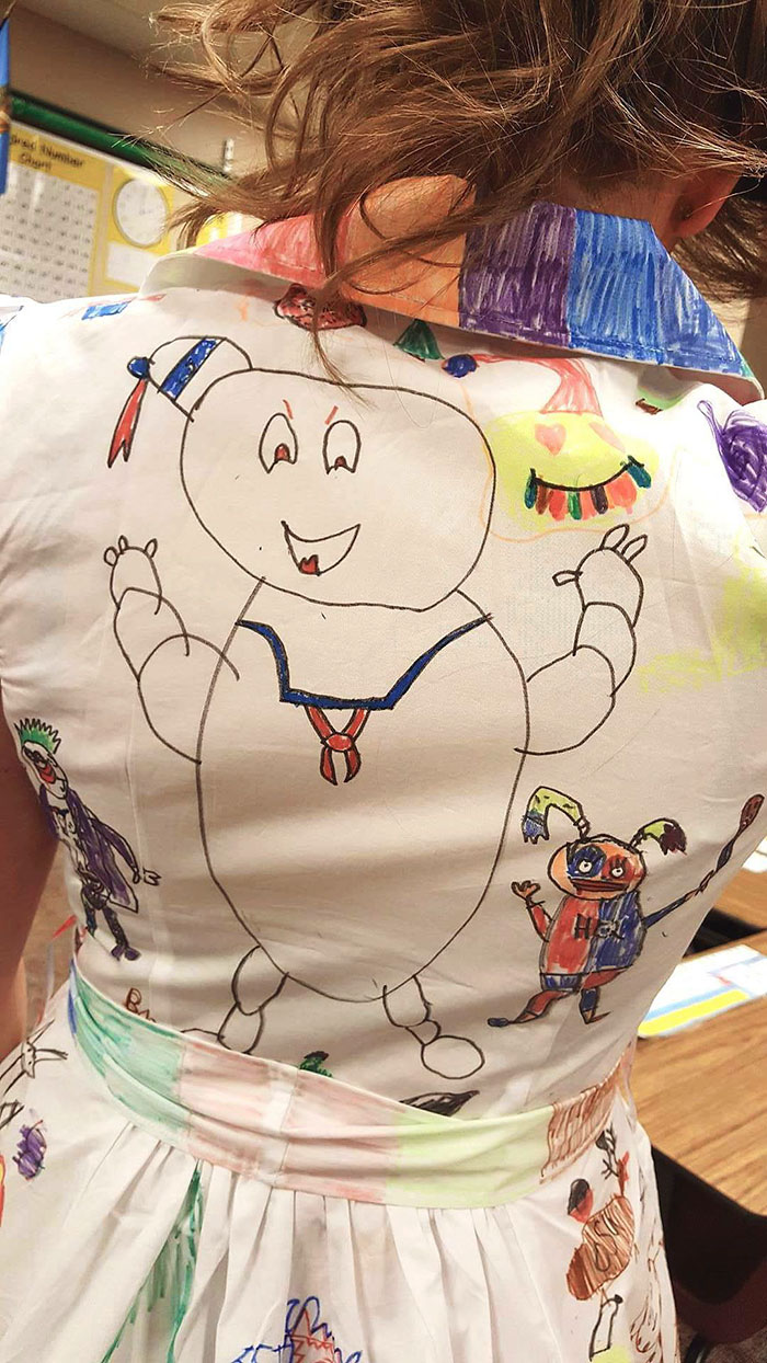 2nd Grade Students Cover Their Teacher's Dress In Drawings, And Her Story Takes Over The Internet 2nd Grade Students Cover Their Teacher's Dress In Drawings, And Her Story Takes Over The Internet