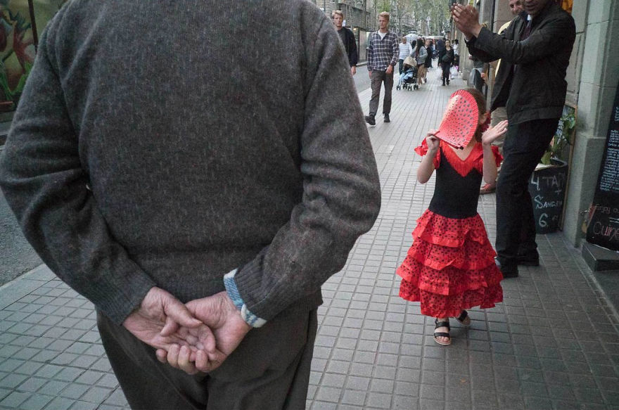 Unusual-Candid-Street-Photography-Hopscotch-Pau-Buscato