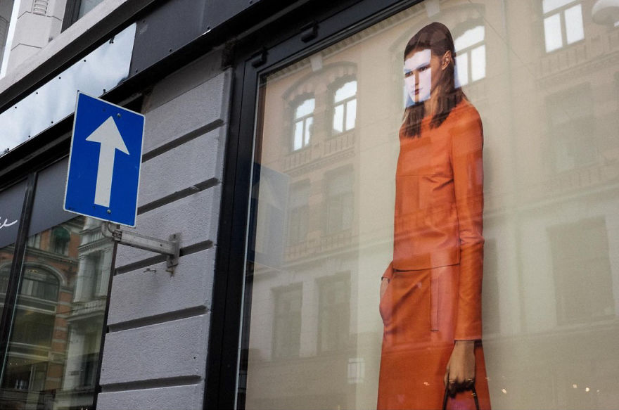 Unusual-Candid-Street-Photography-Hopscotch-Pau-Buscato