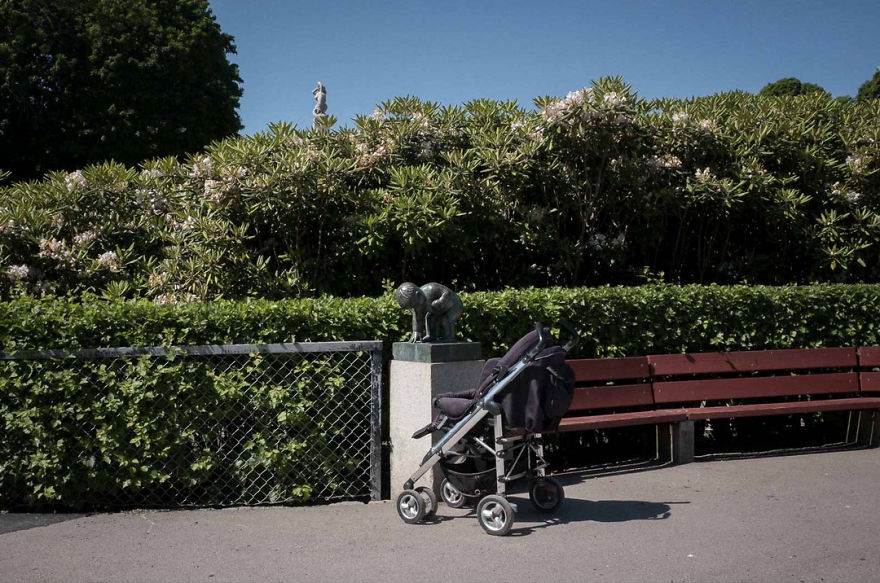 Unusual-Candid-Street-Photography-Hopscotch-Pau-Buscato