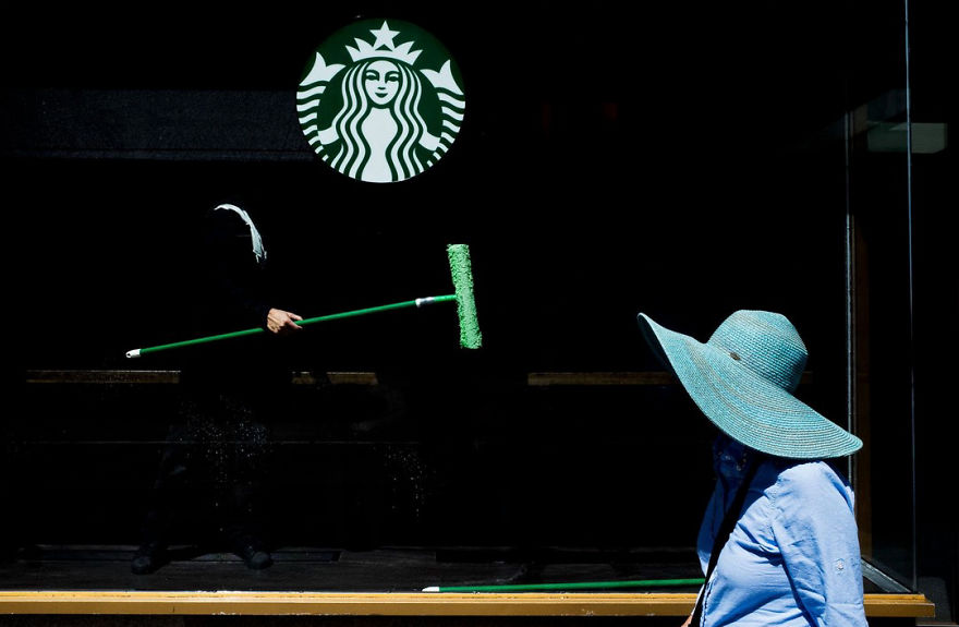 Unusual-Candid-Street-Photography-Hopscotch-Pau-Buscato