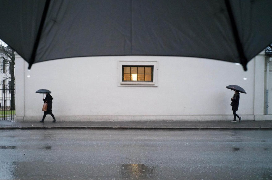 Unusual-Candid-Street-Photography-Hopscotch-Pau-Buscato