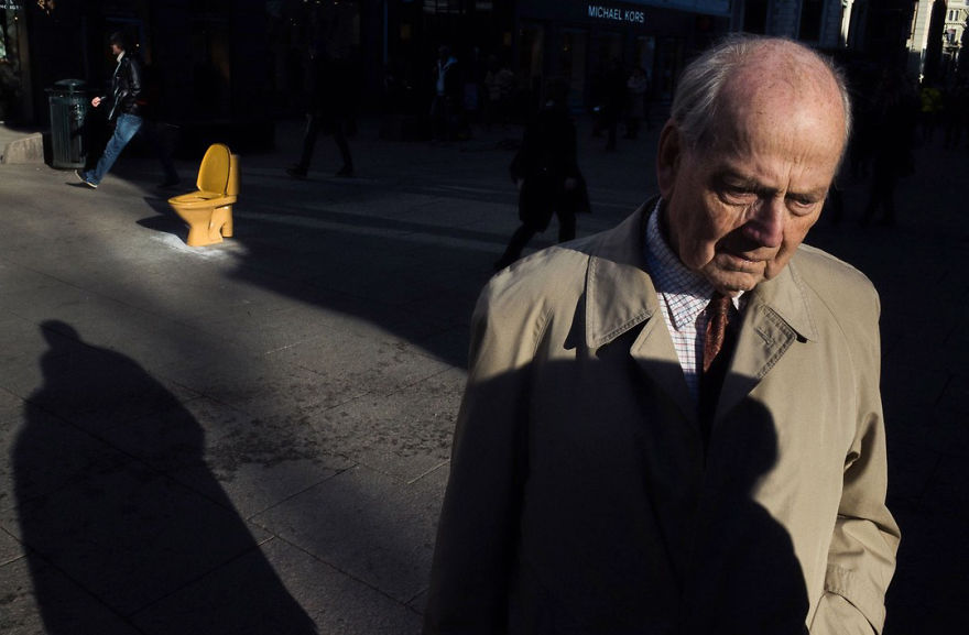 Unusual-Candid-Street-Photography-Hopscotch-Pau-Buscato