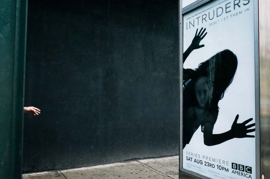 Unusual-Candid-Street-Photography-Hopscotch-Pau-Buscato