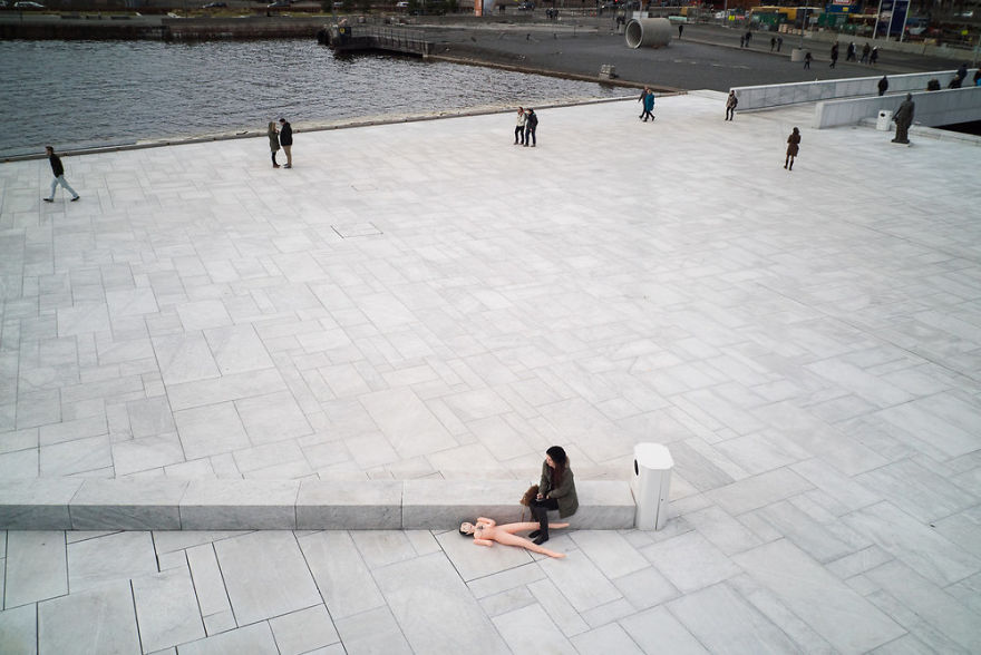 Unusual-Candid-Street-Photography-Hopscotch-Pau-Buscato