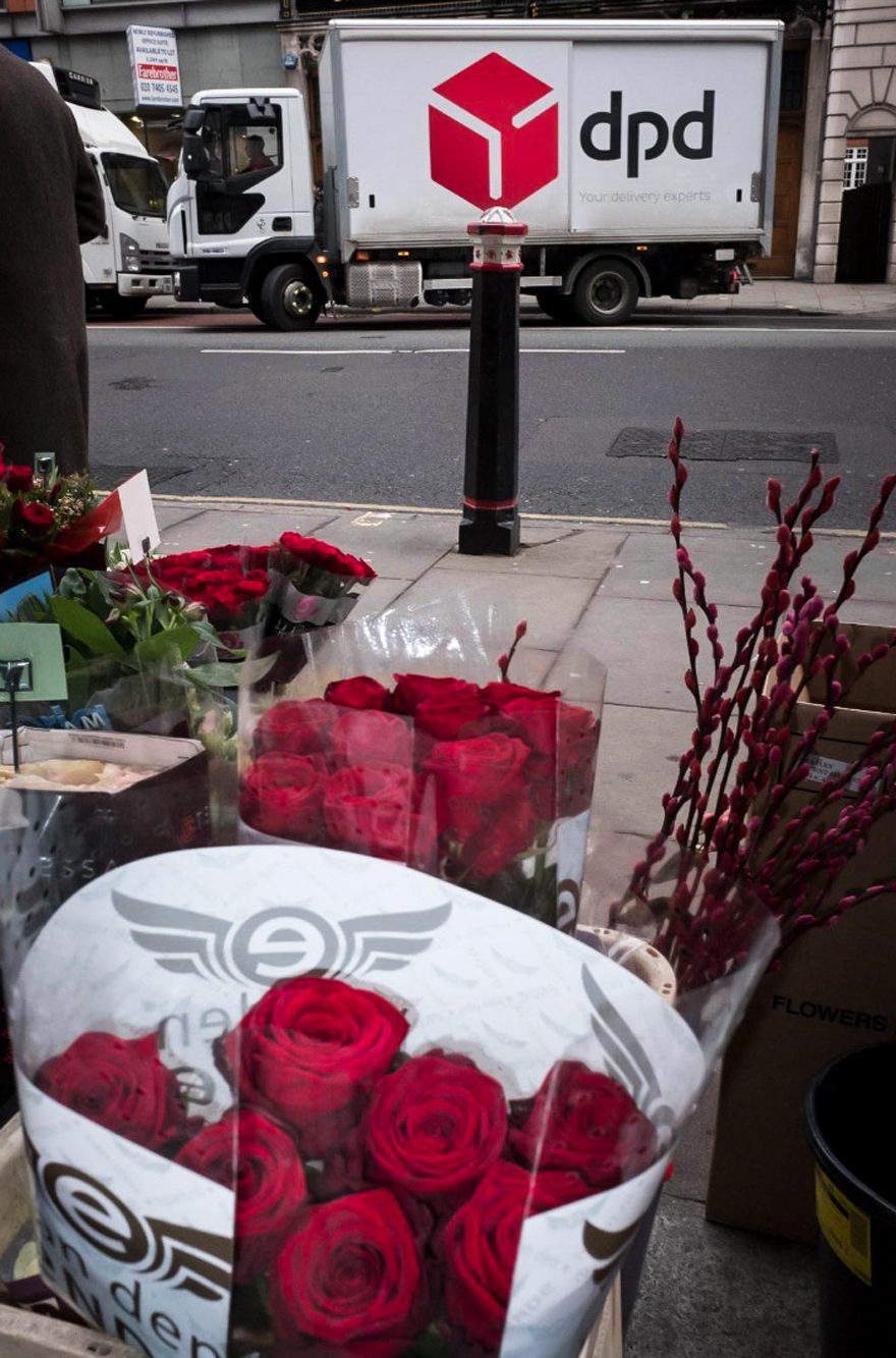 Unusual-Candid-Street-Photography-Hopscotch-Pau-Buscato