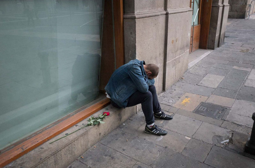 Unusual-Candid-Street-Photography-Hopscotch-Pau-Buscato