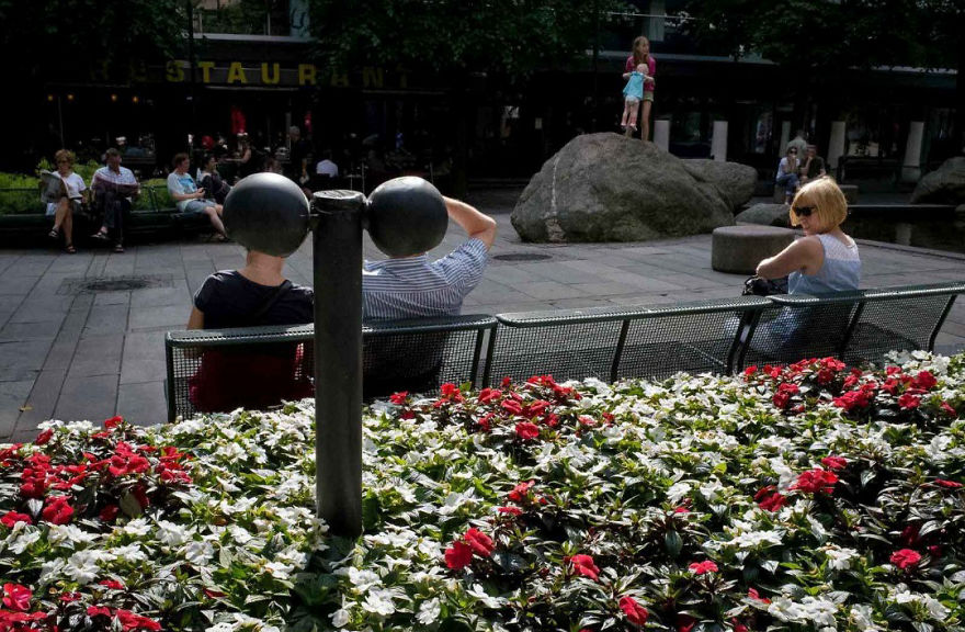 Unusual-Candid-Street-Photography-Hopscotch-Pau-Buscato