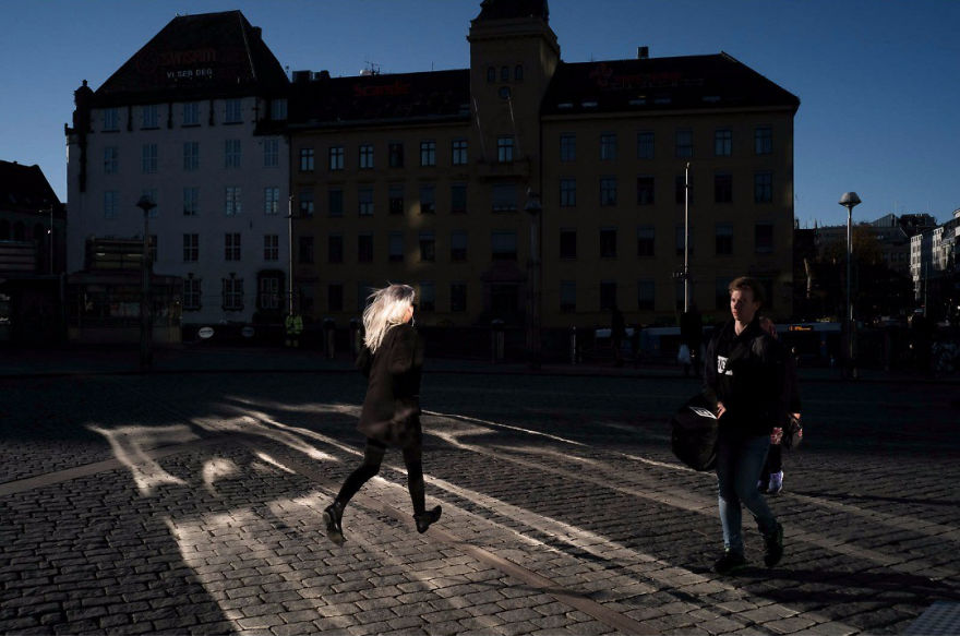 Unusual-Candid-Street-Photography-Hopscotch-Pau-Buscato