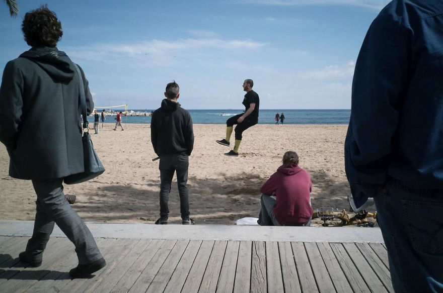 Unusual-Candid-Street-Photography-Hopscotch-Pau-Buscato