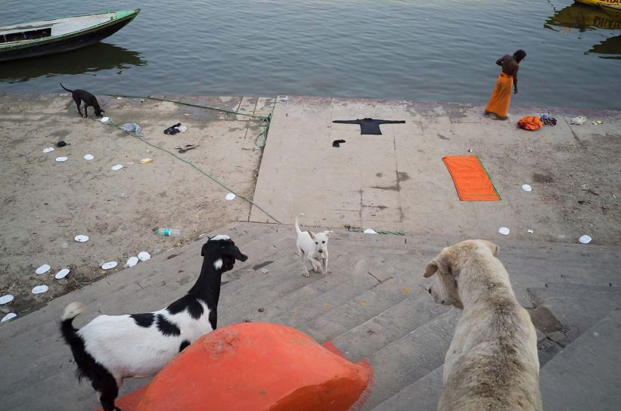 Unusual-Candid-Street-Photography-Hopscotch-Pau-Buscato