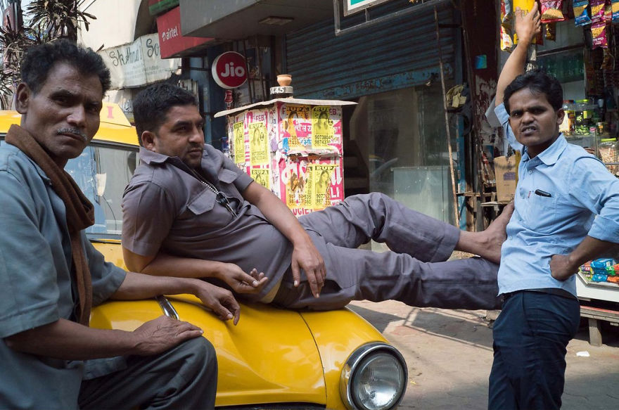 Unusual-Candid-Street-Photography-Hopscotch-Pau-Buscato