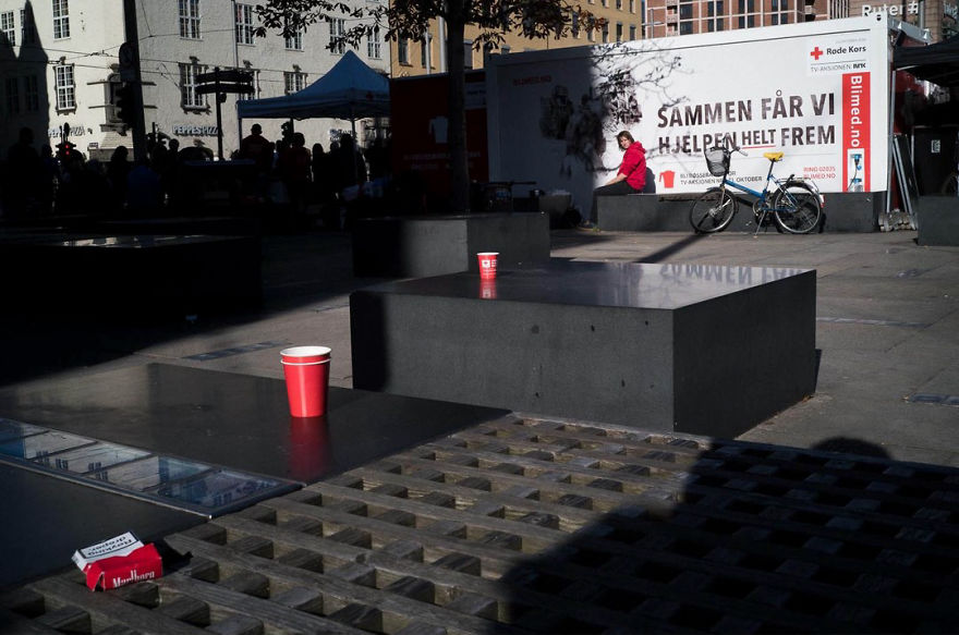 Unusual-Candid-Street-Photography-Hopscotch-Pau-Buscato