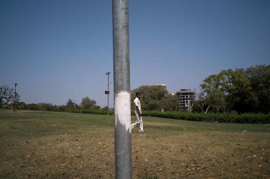 Unusual-Candid-Street-Photography-Hopscotch-Pau-Buscato