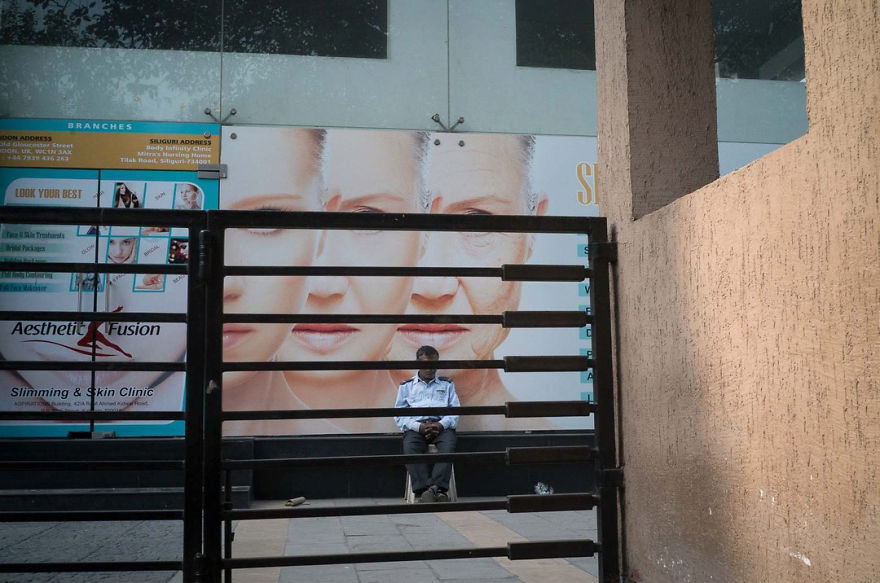 Unusual-Candid-Street-Photography-Hopscotch-Pau-Buscato